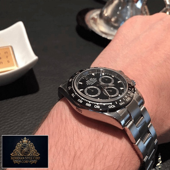 Rolex Daytona 116500ln-0002 Black Bezel Oyster Replica on his arm