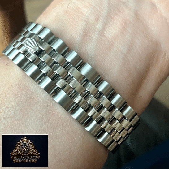Rolex Lady-Datejust 279160-0013 Jubilee Bracelet Replica on his arm