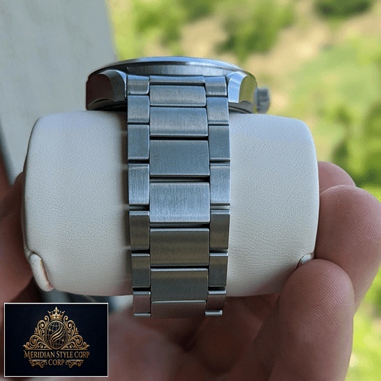 Omega 220.10.40.20.03.001 Seamaster Oyster Steel Bracelet Replica on the hand