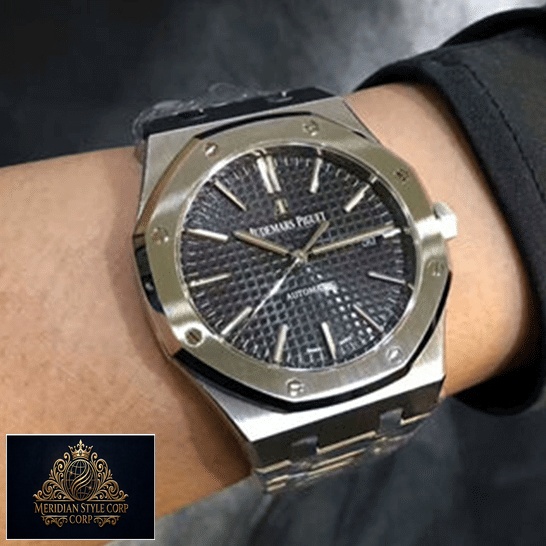 Audemars Piguet 15400ST.OO_.1220ST.04 Selfwinding Gray Replica on the man wristh