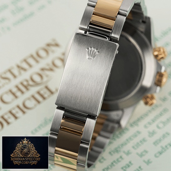 Rolex Daytona S.Steel Two Tone Bracelet Fold Clasp 16523 Replica on the table
