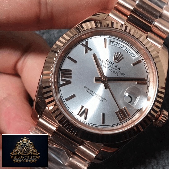 Rolex day-date roman wihte dial replica on the hand