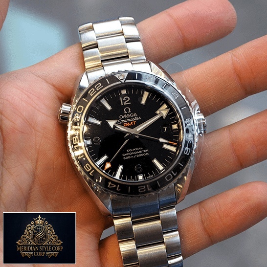 Omega Seamaster 232.30.44.22.01.001 GMT Black Bezel Replica on the hand