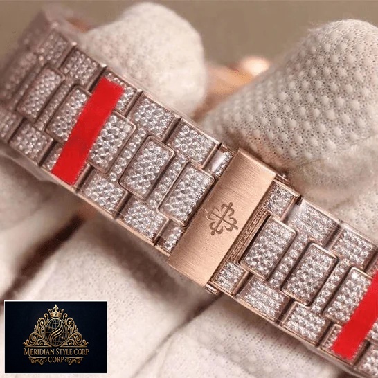 Patek Philippe Nautilus Jumbo 5711-R8 Iced Out Replica on the glove white hand