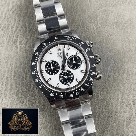Rolexa Daytona Oyster Replica White Dial watch on the sand