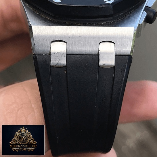 Audemars Piguet 25940SK.OO_.D002CA.02 Black Rubber Replica on the hand