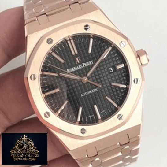 Audemars Piguet 1220OR.01 Royal Oak Rose Gold Black Dial Replica on the hand