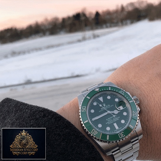 Rolex Submariner Hulk 116610LV Green Bezel S.Steel Oyster Replica on his arm