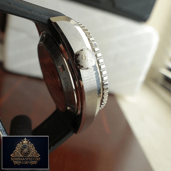Omega Seamaster Stainless Steel Case Replica side view crown on the omega logo