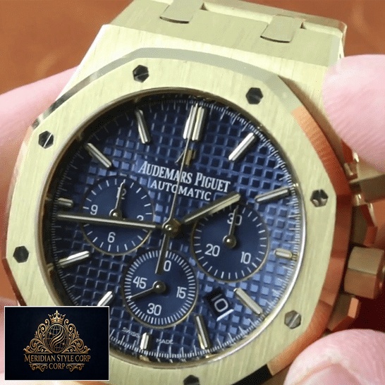 Audemars Piguet Royal Oak Blue Dial Replica on the hand