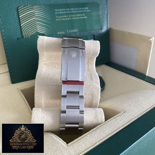 Rolex Oyster Perpetual 124300 Replica Stainless Steel Oyster Bracelet on the Rolex Logo