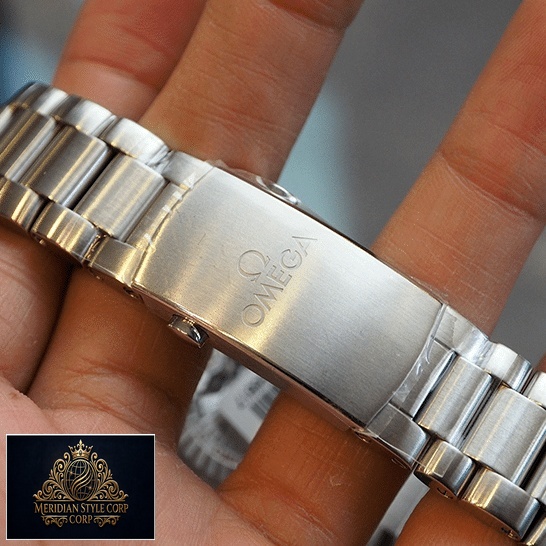 Omega 232.30.44.22.01.001 Stainless Steel Bracelet Replica on the hand