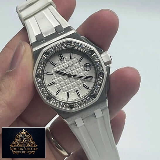 AP Royal Oak White Rubber Bracelet & Dial Replica on the hand