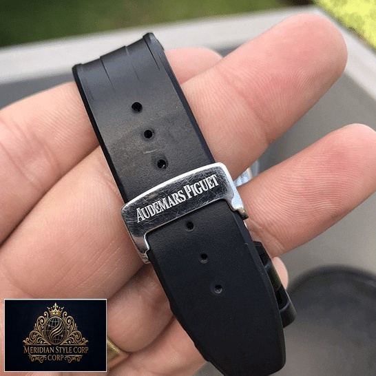 Audemars Piguet Royal Oak Black Rubber Bracelet Replica on the hand
