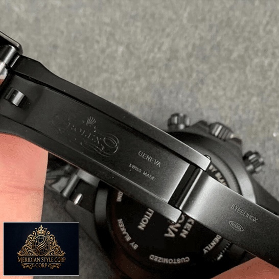 Rolex Blaken Daytona Date Open Fold Clasp 116520 Replica on his hands