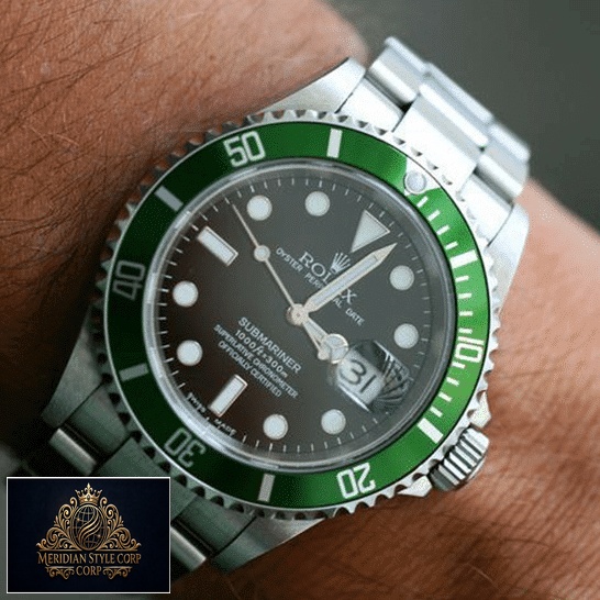 Rolex Submariner Date Kermit Black Dial 16610LV MK2 Replica on his arm
