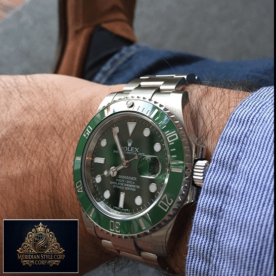 Rolex Submariner Hulk 116610LV Green Dial S.Steel Oyster Replica on his arm