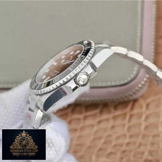 Rolex Submariner No Date Replica on the hand