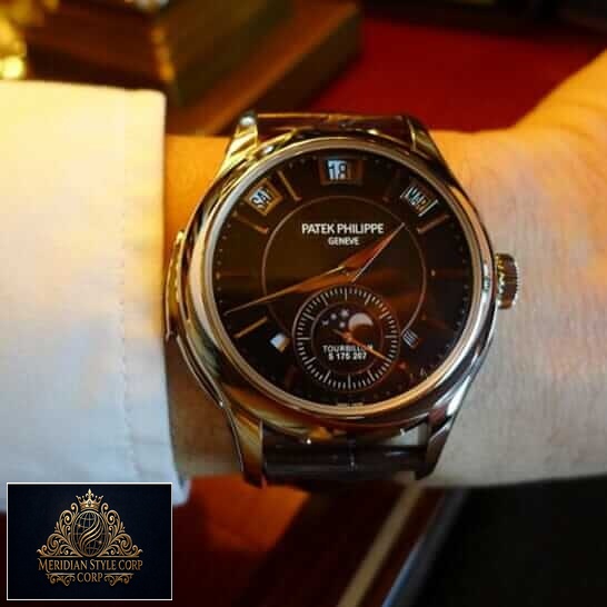 Patek Philippe Black Background Replica on the man wrist