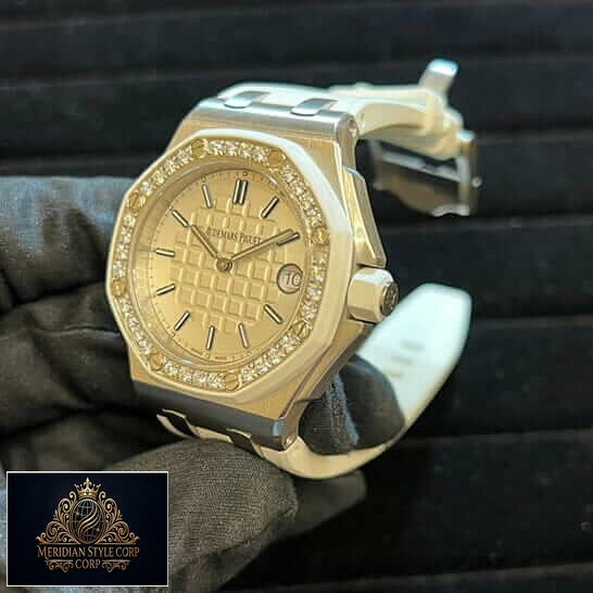 AP Royal Oak Diamond Bezel White Dial Replica on the hand & black background