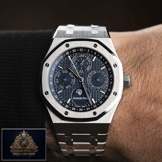 Audemars Piguet Royal Oak Blue Dial Replica on the man wrist