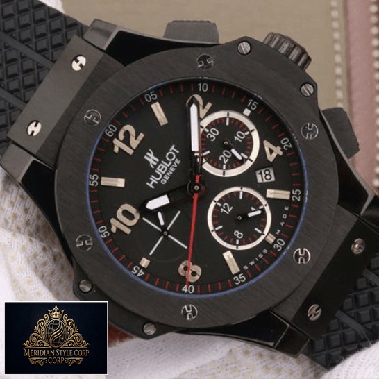 Hublot Big Bang Black Dial Black Bezel Replica on the white glove hand