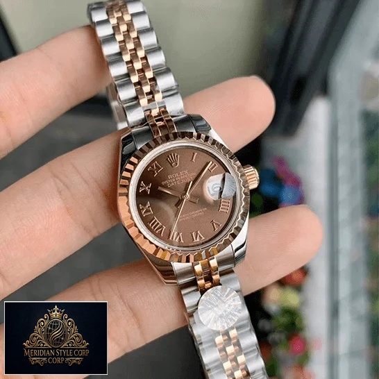 Rolex Datejust 288271 Everose Gold Roman Dial Replica on the fingers