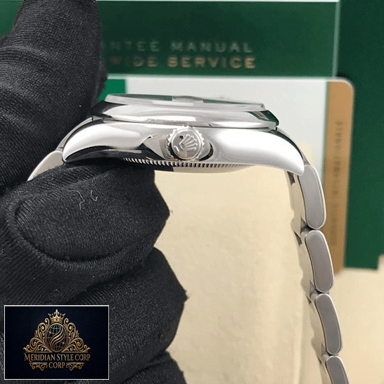 Rolex Datejust 178240 S.Steel Case & Crown Pusher Replica on his hands