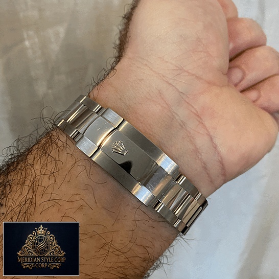 Rolex Datejust 126334 Oyster Bracelet Clasp emblem on the buckle