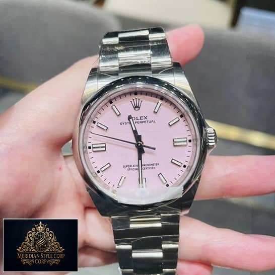 Rolex Oyster Perpetual 124300 Oyster Replica on his hand