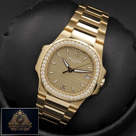 Patek Philippe Nautilus 70101R-012 Rose Gold Bracelet Replica black background