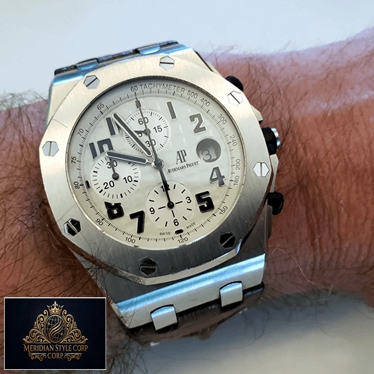 Audemars Piguet 26170ST.OO_.D091CR.01 Steel Bezel Replica on the man wrist