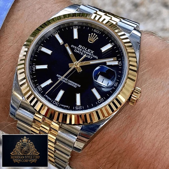 Rolex Datejust 126333 Black Dial Yellow Gold Replica on the man wrist