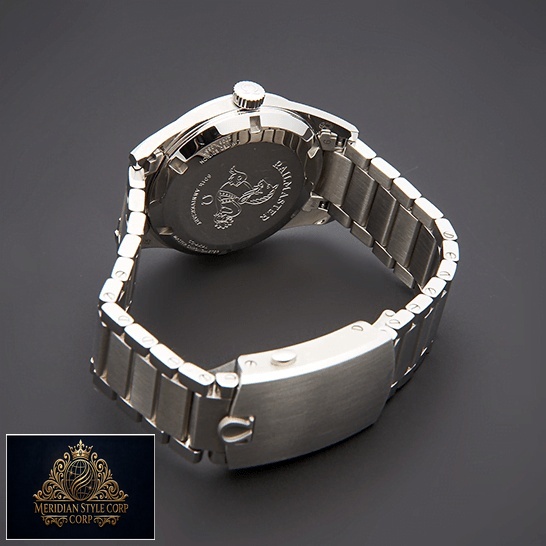 Omega 220.10.38.20.01.002 Stainless Steel Replica closed clasp gray background