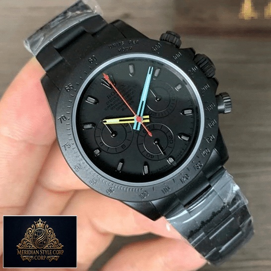 Rolex Blaken Daytona Date Black Bezel 116520 Replica on his hands