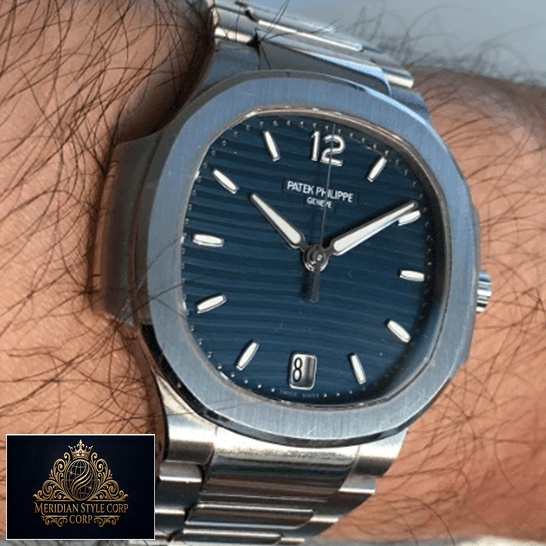 Patek Philippe Nautilus 71181A-001 Blue Dial Geneve Replica on the man wrist