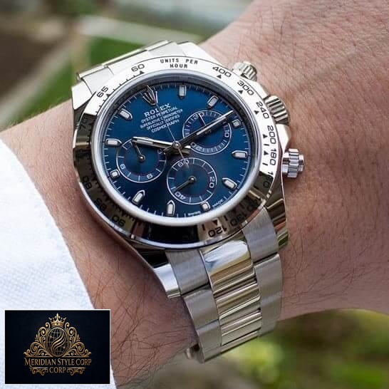 Rolex Daytona 116509 S.Steel Blue Dial Oyster Replica on his arm