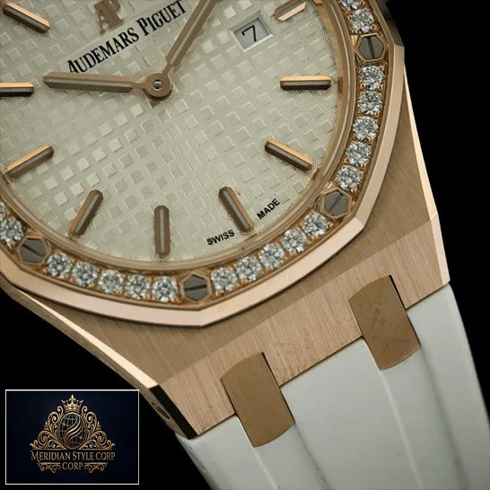 Audemars Piguet Diamond Bezel White Dial & Rubber Bracelet Repli black background
