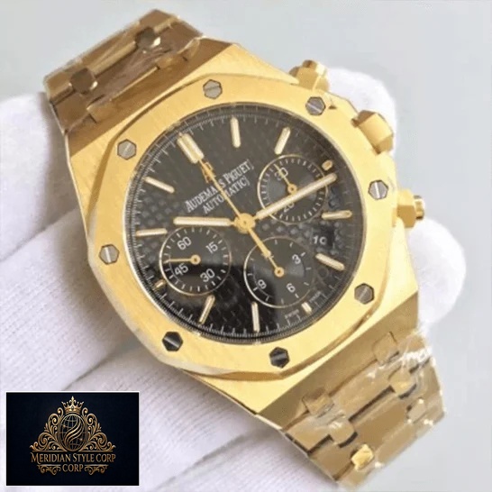 Audemars Piguet Royal Oak Black Dial Replica on the white glove hand