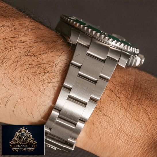 Rolex Submariner Hulk 116610LV S.Steel Oyster Bracelet Replica on his arm