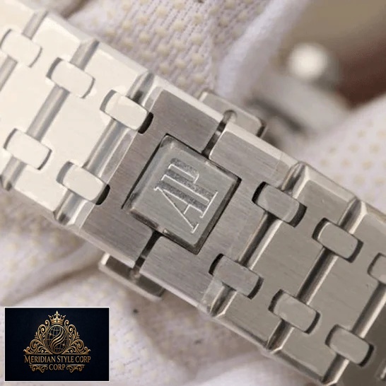 Audemars Piguet Stainless Steel Replica on the hand