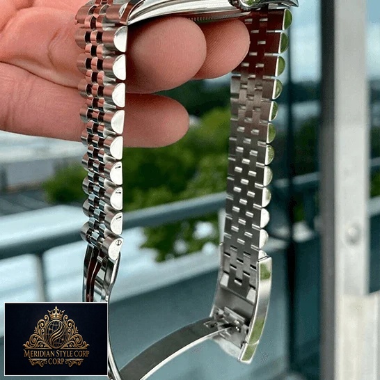 Rolex Datejust 126334 "Steel & White Gold" Perfect Super Clone Rolex Datejust 126334 Jubilee Bracelet 41 mm Replica on the hand