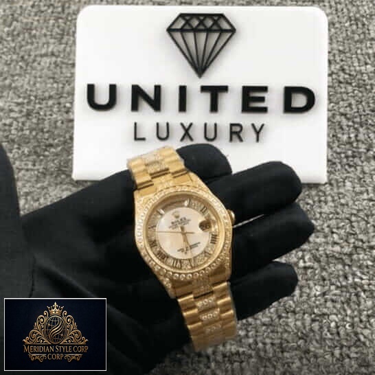 Rolex Datejust Yellow Gold 116626 Replica features a captivating champagne dial