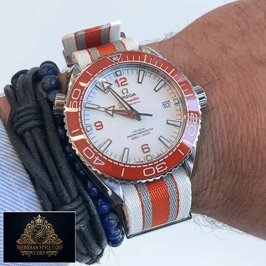 Omega Seamaster Orange 215.32.44.21.04.001 Replica next to the bracelet