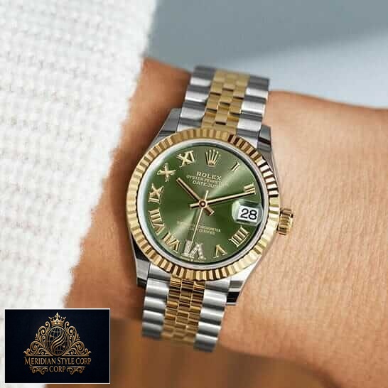 Rolex Datejust Roman Green Dial Replica on the women wrist