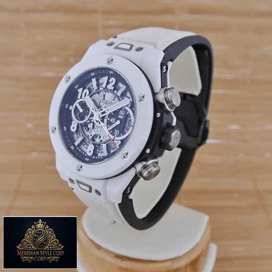 Hublot Big Bang White Rubber Bracelet Replica on the stand push button
