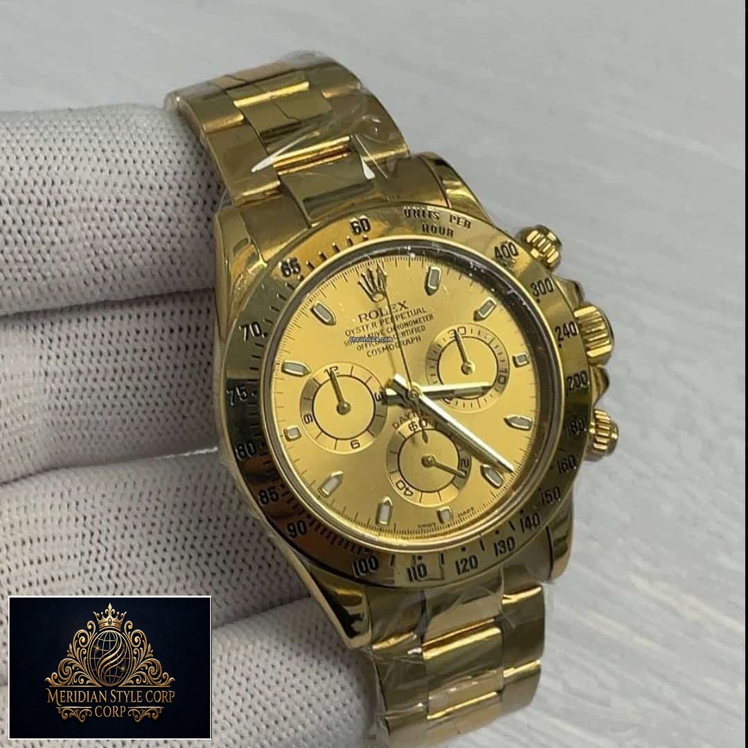 Rolex Daytona Cosmograph 116508 Yellow Gold Oyster Replica on his hands
