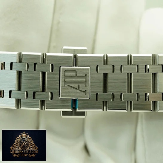 Audemars Piguet Royal Oak 15451ST Stainless Steel Replica on the hand