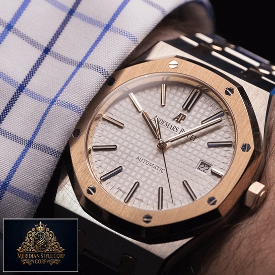 Audemars Piguet White Dial Gold Bezel Replica on the man wrist