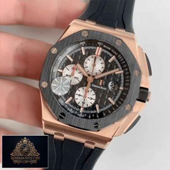 ASudemars Piguet Royal Oak Black Dial Gold Case Replica on the hand